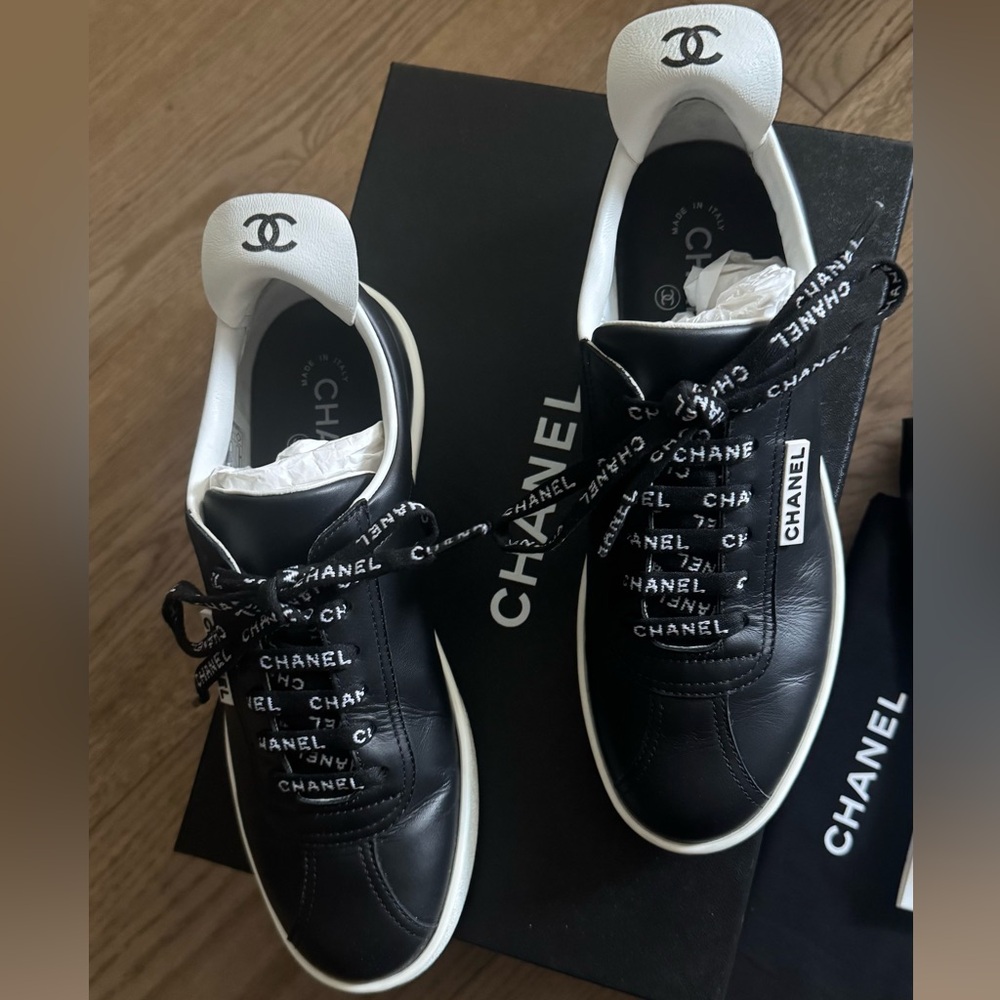 Chanel Weekender Logo lace up CC Sneaker in Black size 38